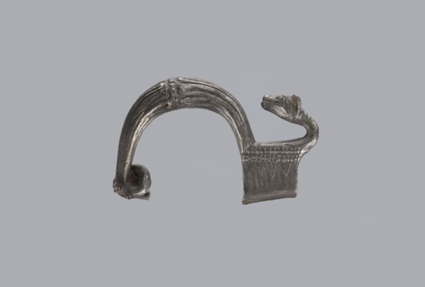 Snake-headed fibula, unknown Southern Italian workshop. Fibula with an arched, thick hoop. The hoop
