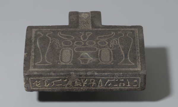Nesichnum's sacrificial table; sacrificial formulas, vases, breads, cartouches, Nesichnum ca.