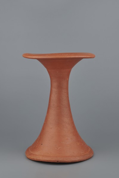 Bowl base. Base for a vessel with an almost equal diameter of both rims; both rims are irregular,