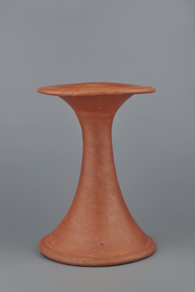 Bowl base. Base for a vessel with an almost equal diameter of both rims. Both rims are irregular,