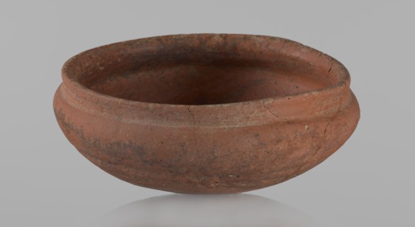 Medum-type bowl, Medum-type bowl, Bowl with a hemispherical shape. The walls bend gently around