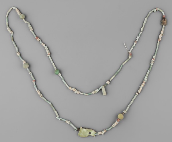 Necklace, Necklace consisting of 67 straw-shaped beads, 117 flat rings, 10 double flat rings with