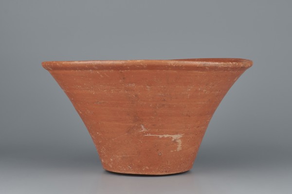 Deep bowl. Deep, cup-shaped bowl with a slightly convex bottom and sides arching upwards; straight,