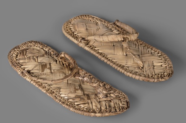Sandals, footwear, grave goods, pair of papyrus sandals made using the ribbon technique. Edges