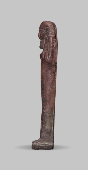 Ushabti, A shabti figurine dressed in a shroud stands on a base. On the head is a smooth wig