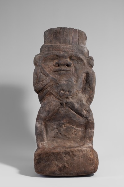 Bes, Bes mythology. Bes naked, standing on a high base, leaning against a pillar. The head is
