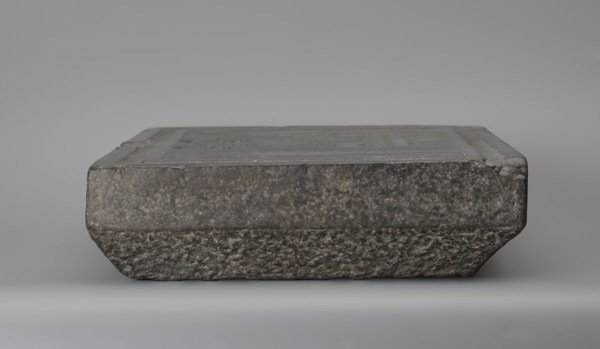 Offering table with carved offerings, offerings iconographic, grave goods. Offering table with