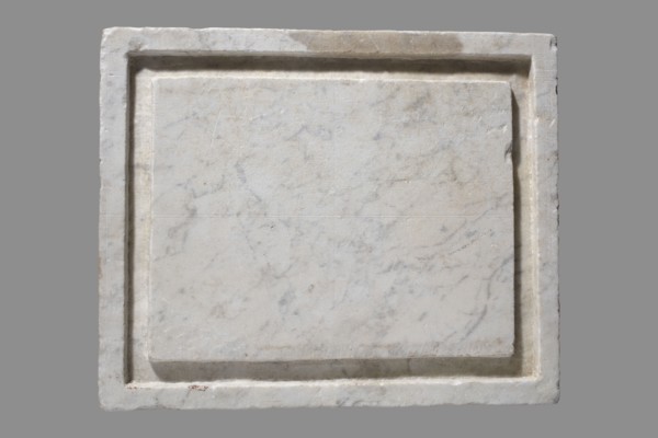Urn with a depiction of swans, unknown Roman workshop. Main plate: the urn's box is trapezoidal,