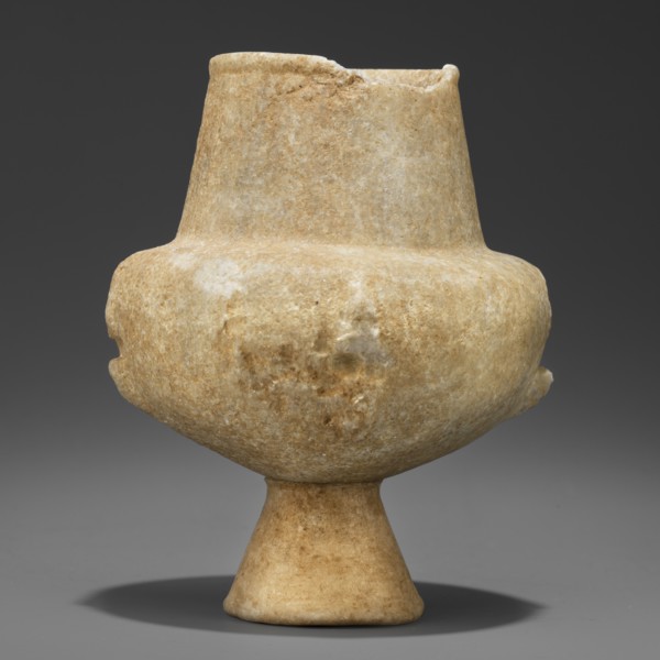 Stone vessel kandila, Body shaped as a flattened hemisphere with four evenly spaced, ribbed