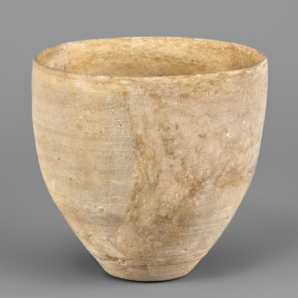 Tall bowl, unknown Northern Mesopotamian workshop. Tall bowl with a small, flat bottom. The walls