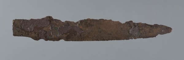 Dagger blade, unknown Mitannian workshop. Blade of a short dagger with a centric point. At the