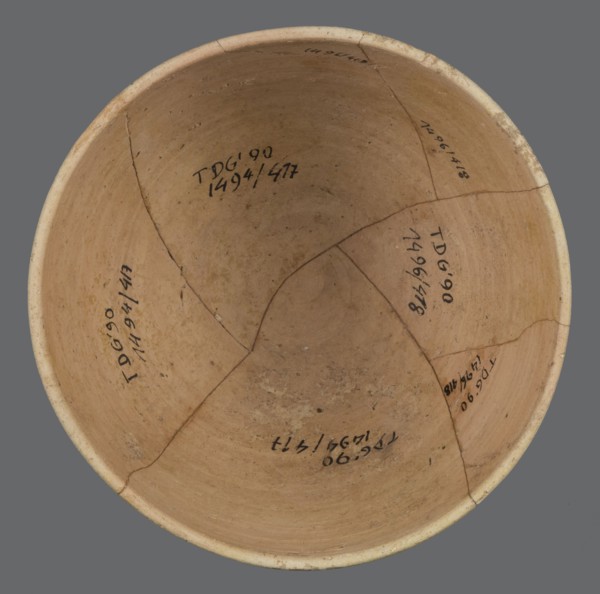 Bowl, unknown Northern Mesopotamian workshop, bowl with a small round flat bottom. The bowl walls