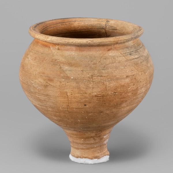 Beaker, unknown Northern Mesopotamian workshop; stemmed beaker; clay; Beaker with a bulging bowl,