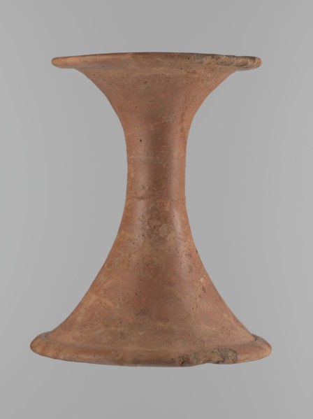 Vessel base. Funnel-shaped vessel base, narrowest at about 2/3 of the height. Both rims are oval in