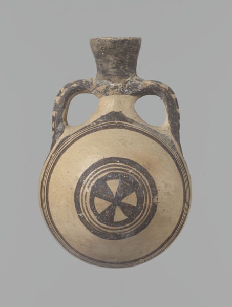 Canteen, Cyprus. Cypriot ceramics, White Painted I . Canteen decorated with concentric circles.