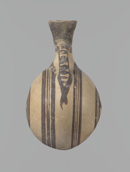 Canteen, Cyprus. Cypriot ceramics, White Painted I . Canteen decorated with concentric circles.