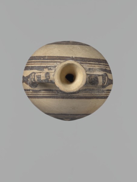 Canteen, Cyprus, Cypriot ceramics, canteens, White Painted I . Canteen decorated with concentric