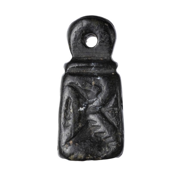 Stamp seal with figural representations. Stamp seal in the form of a truncated pyramid on a square