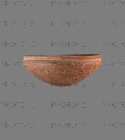 Medum type bowl. Medum type bowl with characteristic carination under the rim. Rounded bottom.