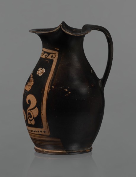 Red-figure oinochoe, Oinochoe with a flat foot separated by a ring, an oval belly, and sloping