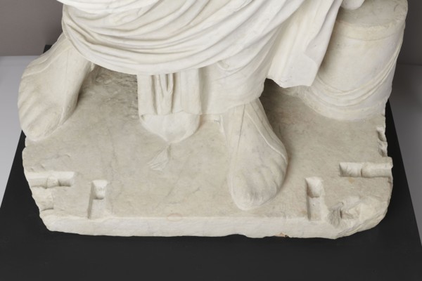 Roman statue, unknown Roman workshop. The figure of a standing man dressed in a tunic and toga,