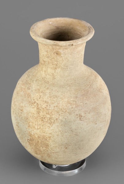 Flask, unknown Northern Mesopotamian workshop. Clay flask-shaped vessel with an elongated ovoid