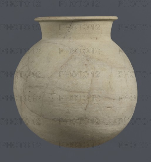 Globular vessel, unknown Northern Mesopotamian workshop; globular vessel; clay; Early Jazira III