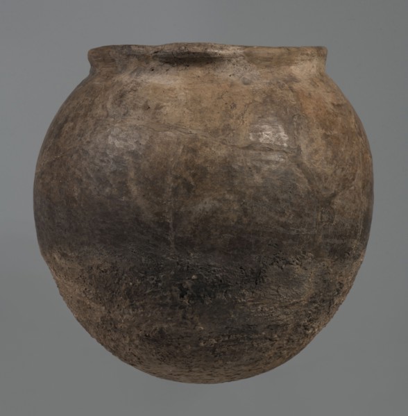 Kitchen pot, unknown northern Mesopotamian workshop. Kitchen vessels, clay vessel, crescent-shaped