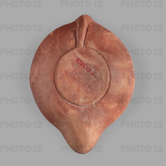 Lamp decorated with a representation of the goddess Roma with an eagle and a palm branch; at the