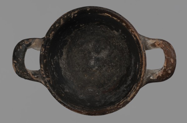 Miniature skyphos. Reddish clay, black-brown firnis poorly covering the outside on the foot, at the