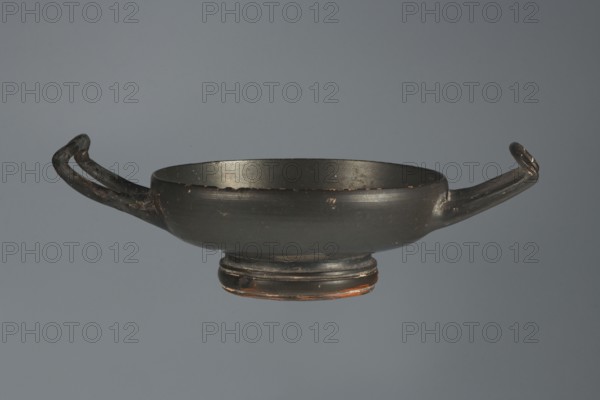 Black-finished goblet, 4th century BC, Campania; vessel goblet; height 5.0 cm, width 12.5 cm., A