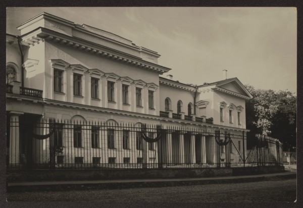 Vilnius. Bishop's Palace from Napoleon Square, photographed by Jan Bulhak 1876–1950, Vilnius