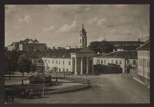 Vilnius. Napoleon Square. Photographer: Jan Bulhak 1876–1950. Orlowicz, Mieczyslaw 1881–1959 -
