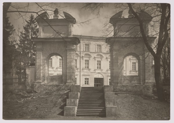 Gate of the Sapieha Palace in Antakalnis, photographed by Jan Bulhak 1876–1950, Vilnius, ca. 1934.