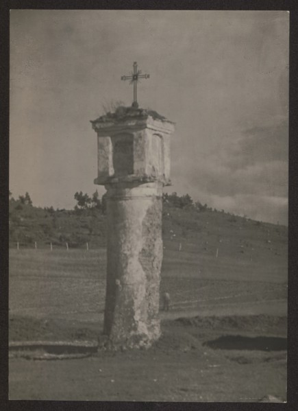 Vilnius vicinity. Chapel in Ponary. Photographer: Jan Bulhak 1876–1950. Village brick chapel, circa