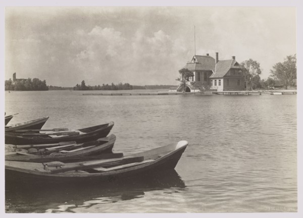 Trakai — shelter; photographer: Jan Bulhak 1876–1950; subject: shelter, lakes, landscapes in