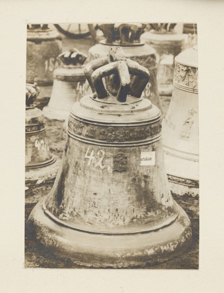 Bell from 1448 from the church in Libusza Galicia requisitioned in 1917/1918 — general view among