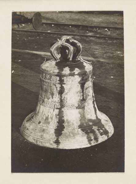 Bell from the church in Glogoczów Galicia, 1583, requisitioned in 1917/1918;, Subject: bells