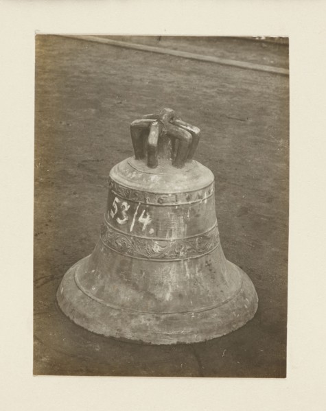 Bell from the church in Powroznik Galicia, 16th century, requisitioned in 1917/1918 — general view;