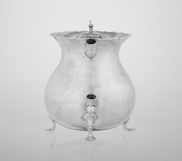 Pear-shaped teapot supported on three legs, smooth, with a flared upper edge topped with a