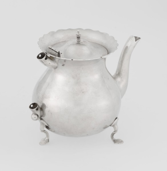 Teapot, Stokes & Ireland Ltd Birmingham; goldsmiths; fl. 1872–1925. Pear-shaped teapot supported on