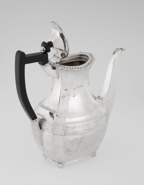 Coffee pot by Harris, CS & Sons London; goldsmiths' firm, fl. 1817–1933 and Charles Stuart Harris