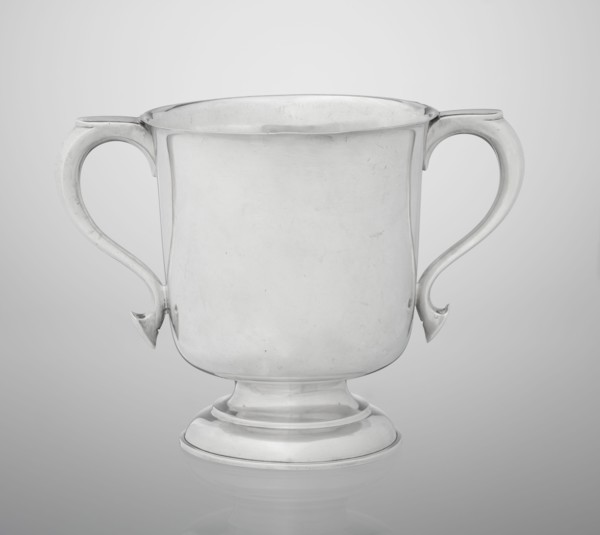Two-eared vase, made by Hutton & Sons Ltd goldsmith and silversmith firm; fl. 1800–1930. Vase on a