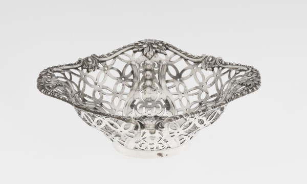 Openwork basket by Comyns & Sons London; goldsmiths’ firm, fl. 1859–1953. Basket on a circular