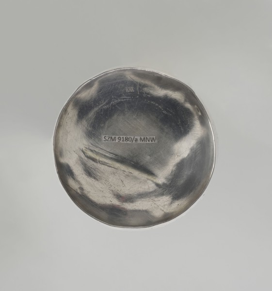 Toilet box by Comyns & Sons London; goldsmiths, fl. 1859–1953. Cylindrical toilet box decorated on