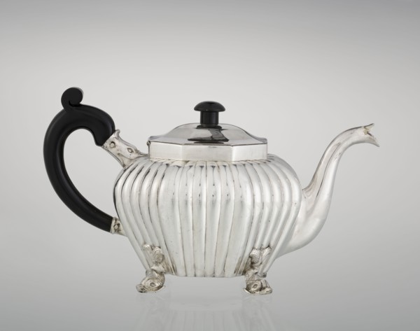 Teapot, Holland, Thomas II fl. 1798–1809? goldsmith, tea vessel. Teapot supported on four legs in
