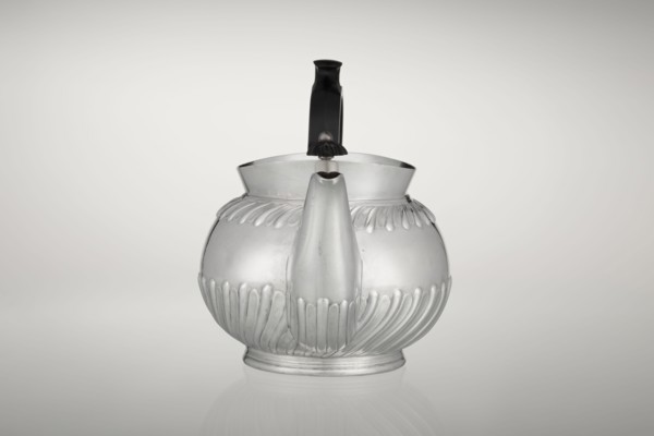 Teapot by Goldsmiths & Silversmiths Co Ltd London; goldsmiths' firm, fl. 1880–1952; makers William