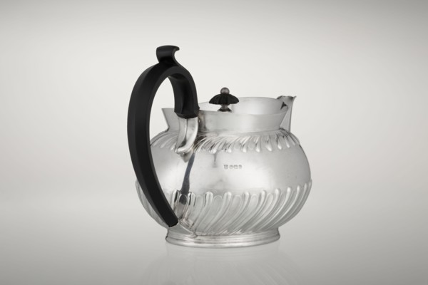 Teapot by Teapot, Goldsmiths & Silversmiths Co Ltd; makers William Gibson & John Langman goldsmiths