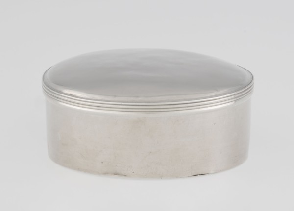Toilet box; maker: Edward Fernell fl. 1779–1796?, goldsmith; round box, smooth with slightly domed