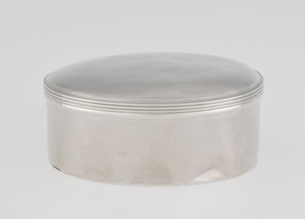 Toilet box by Edward Fernell fl. 1779–1796?, goldsmith. Round box, smooth with a slightly domed lid